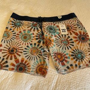 NWT BILLABONG Board shorts Size 42